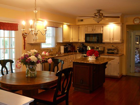Kitchen w/ granite and hardwoods