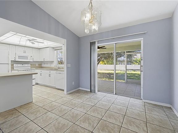 4th image of 826 SE 5th CT