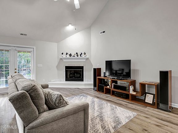 5th image of 104 Alexandria Court