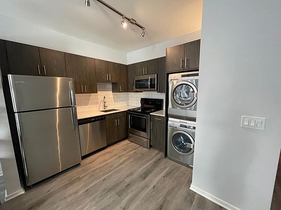 3rd image of 333 W Hubbard St #1310