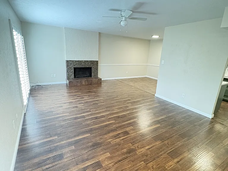 2622 Custer Pkwy #D — Photo 2
