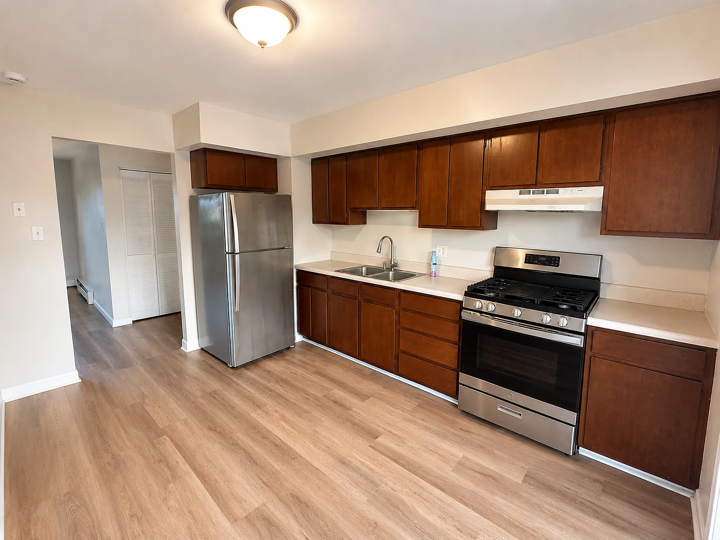 3 bed, 1200 sqft, $1,895 — Photo 3