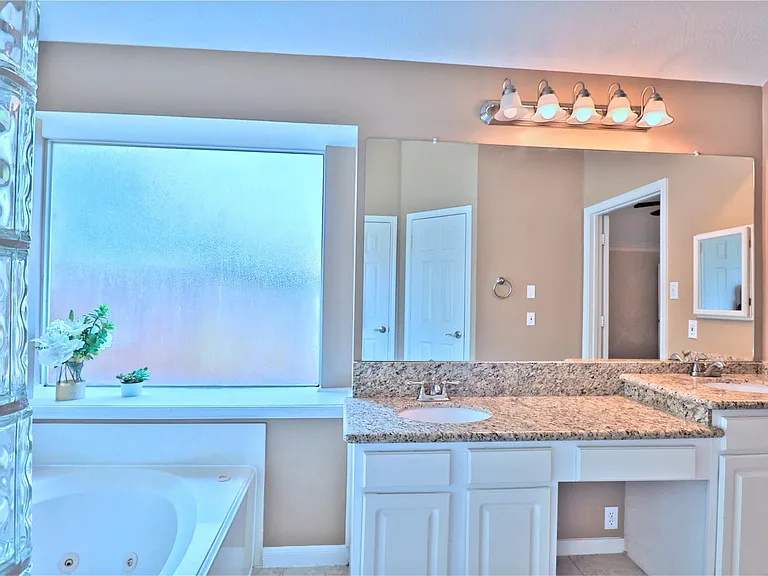 4530 Springfield Lakes St — Photo 18