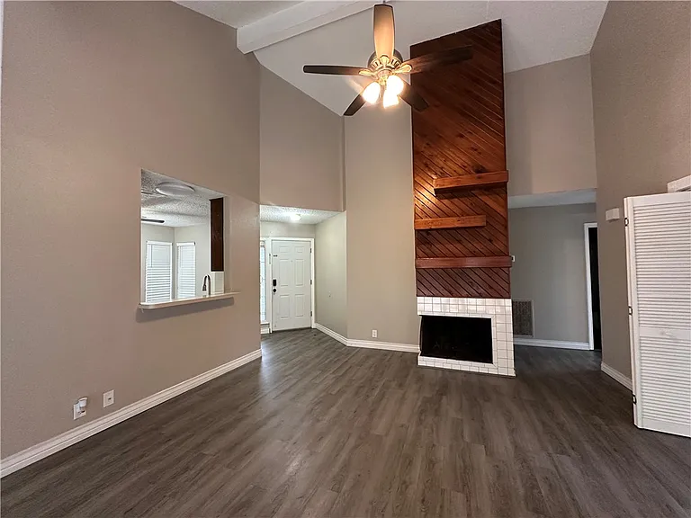 2429 Woodway Dr — Photo 4