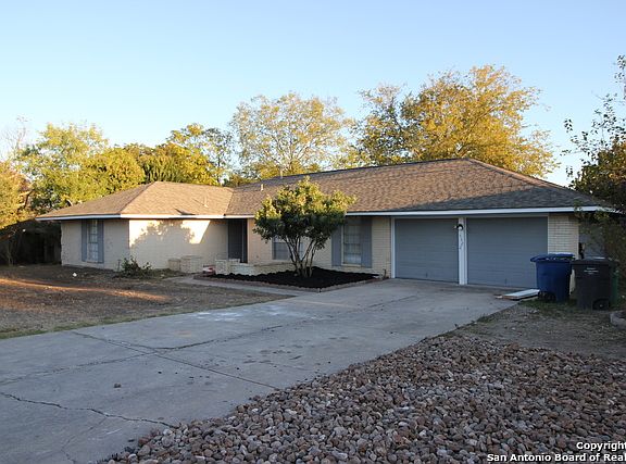 2nd image of 5522 Castle Way