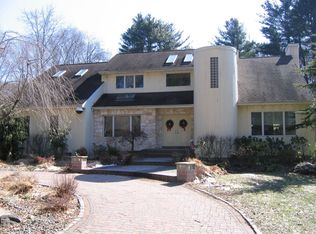 286 Half Hollow Rd, Dix Hills, NY 11746