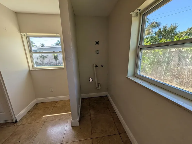 180 Penn Way — Photo 14