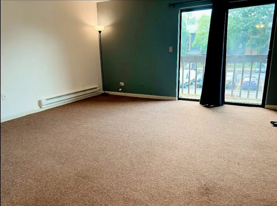 3 bed, 2.0 bath, 1100 sqft, $2,003 — Photo 4