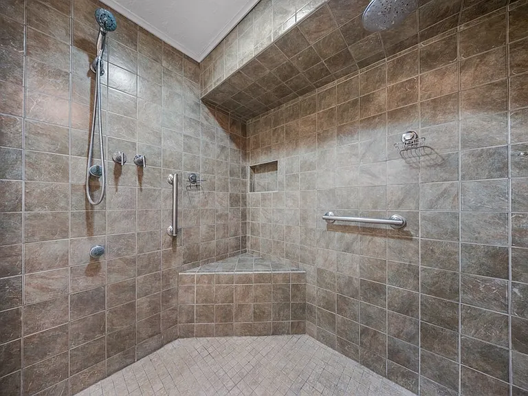 1027 Creek Bend Dr — Photo 18