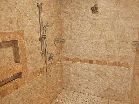 4th image of 3060 Crown Creek Cir