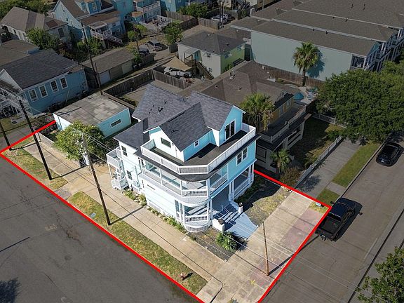 5th image of 2326 Bernardo De Galvez Ave