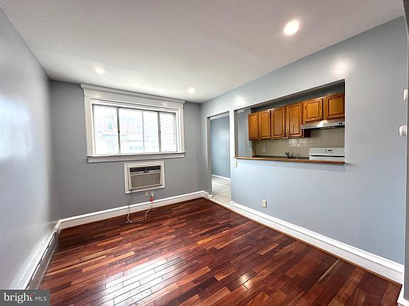 3rd image of 613 Copley Rd