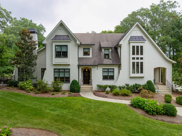 221 Stephenson Ave, Lookout Mountain, TN 37350