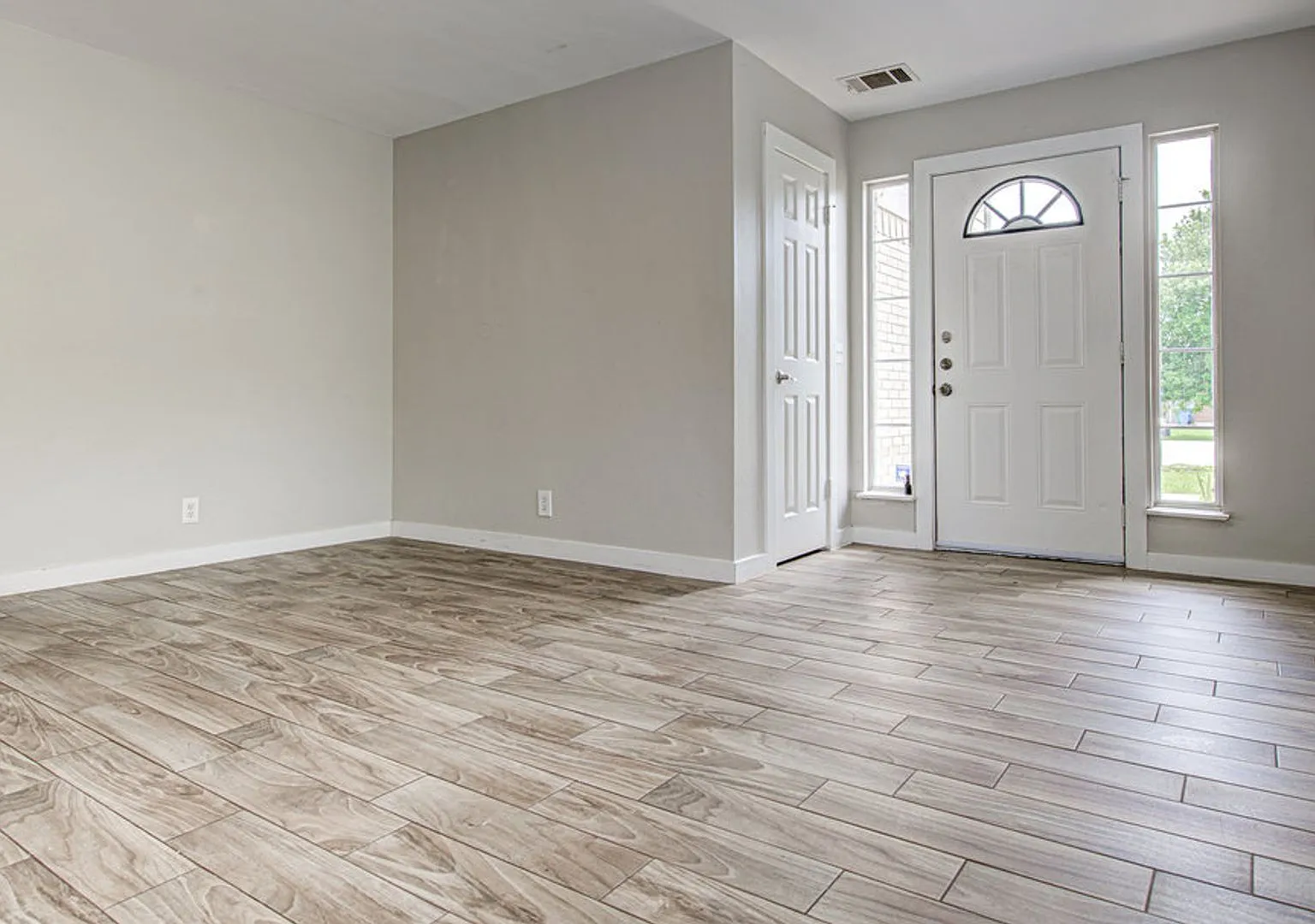 **Two Weeks Free Rent Fall In Love With This 3-Bedroom, 2.5-Bath Home In A Cul-de-Sac! — Photo 4