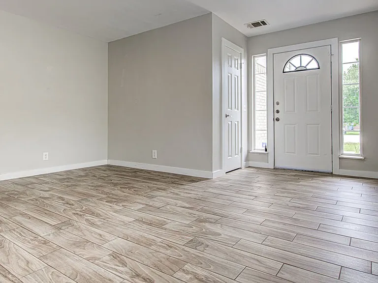 1302 Crete Ln — Photo 4