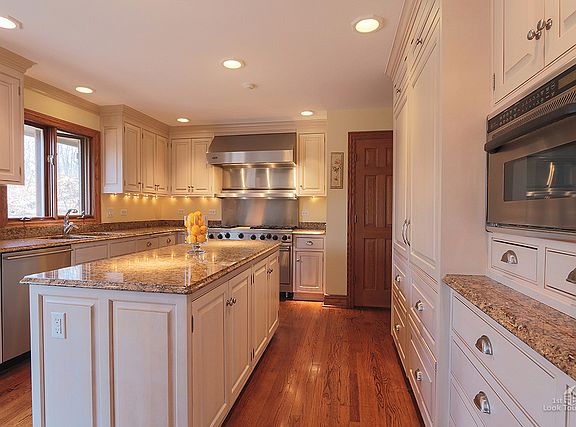 4th image of 12952 W Red Oak Ct