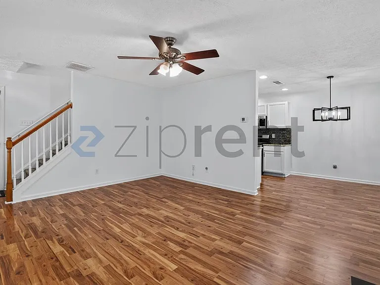 100 Oak Grove Pl — Photo 4