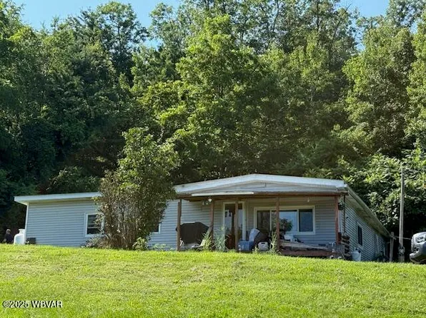 147 Mountain Ln, Mill Hall, PA 17751