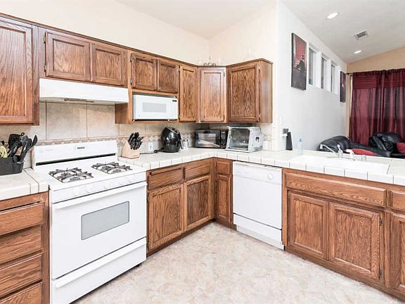 5th image of 3921 E Four Creeks Ct