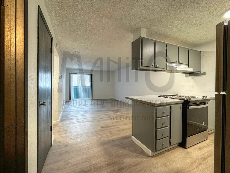 Regency Park Apartments — Photo 21