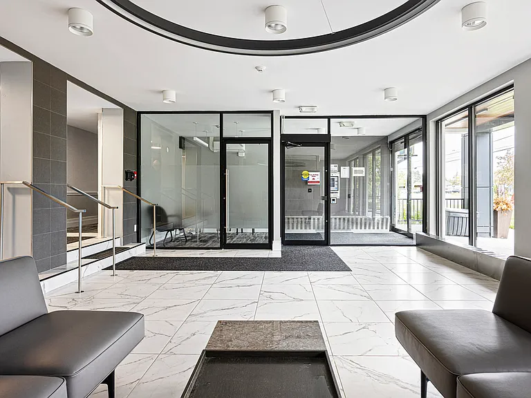 1301 Dundas St W — Photo 15