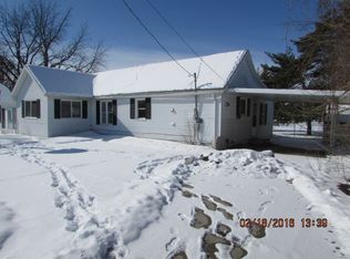 13 Richards Dr, Essexville, MI