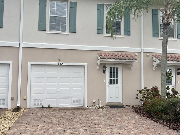 1649 Napoli Dr W #1649 — Photo 29