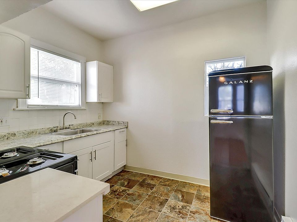 2nd image of 98 N 6th St #3
