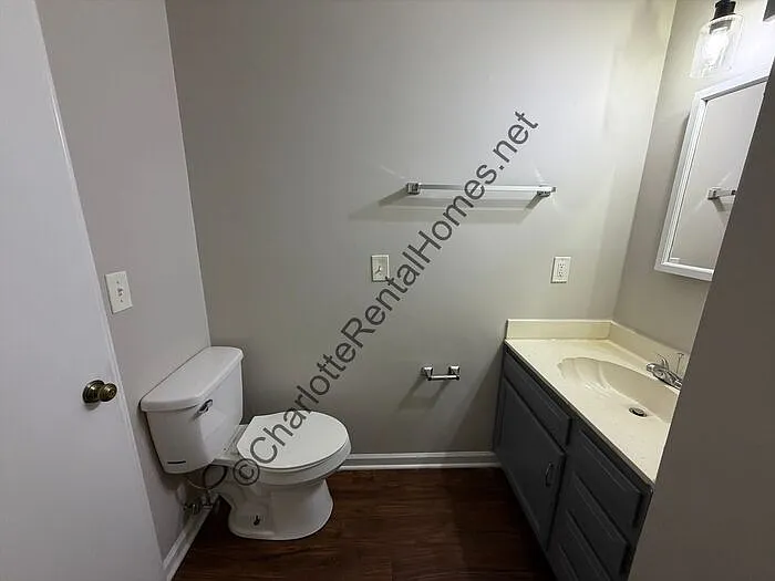 1619 Teddington Dr — Photo 5