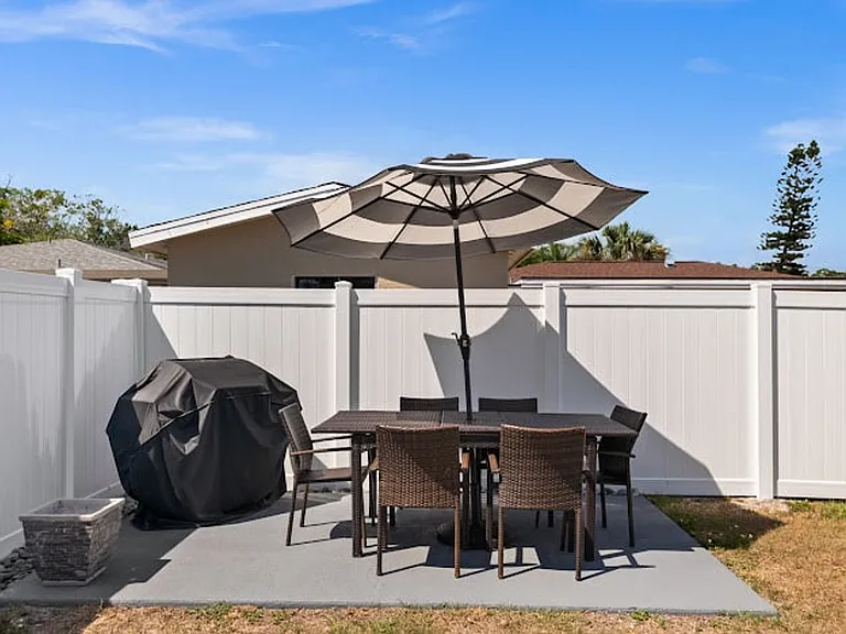 2817 W Woodlawn Ave #ID1053144P — Photo 24