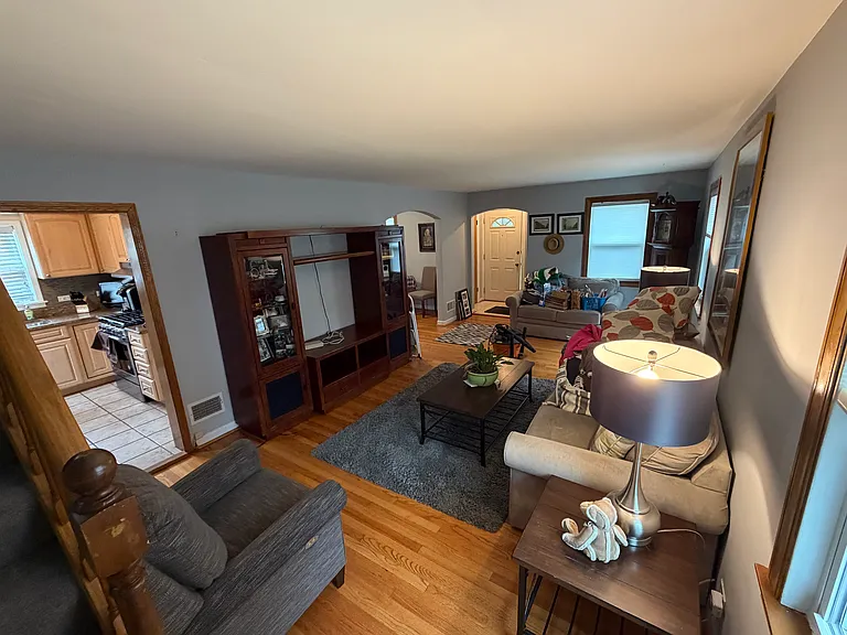 4231 N Mulligan Ave — Photo 2