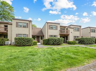 1405 Twin Circle Dr, South Windsor, CT 06074