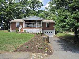 5th image of 4745 Autumn Ln NW