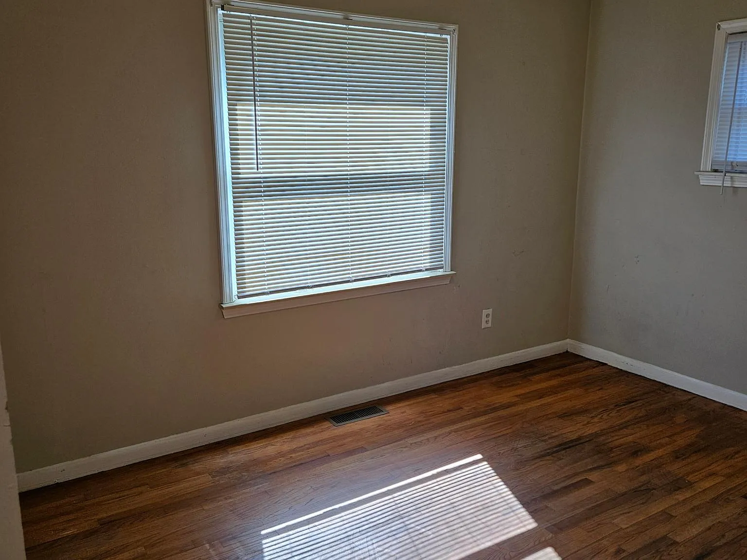 2 bed, 700 sqft, $1,200 — Photo 4