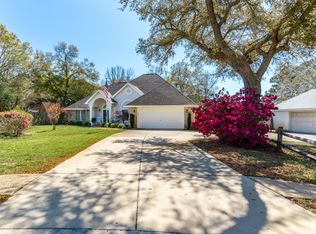 221 Elliott Rd, Mary Esther, FL 32569