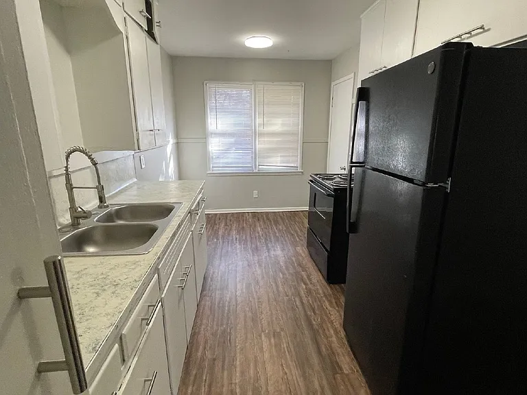 2304 S Broadview St — Photo 6