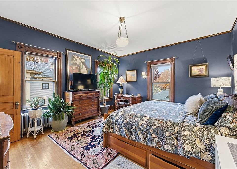 31st image of 1176 Worthington St