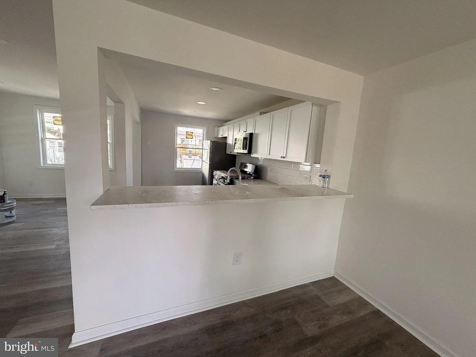 3 bed, 2.5 bath, 1402 sqft, $2,400 — Photo 3