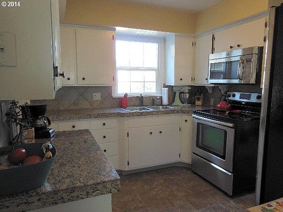 4th image of 3717 E Evergreen Blvd