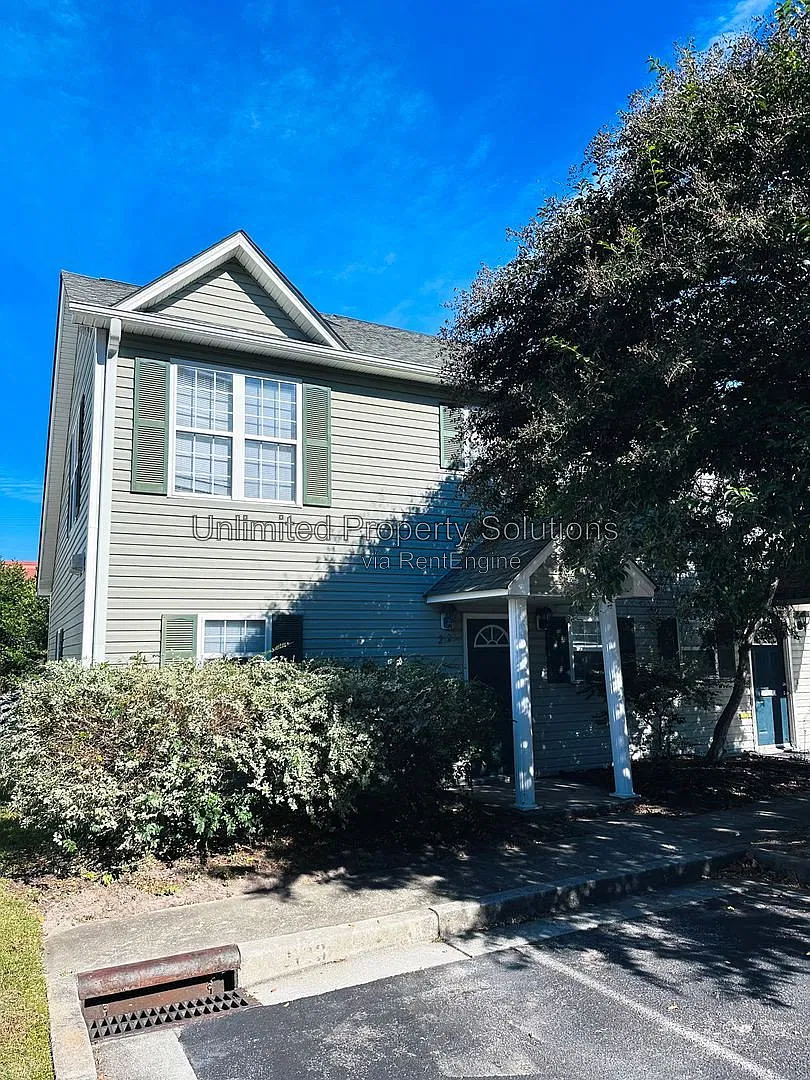 3 bed, 2.0 bath, 1300 sqft, $1,700 — Photo 1