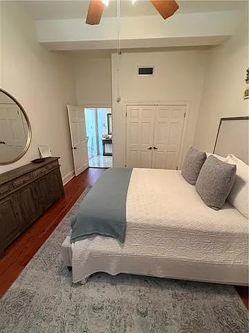 910 Chartres St #3B — Photo 16