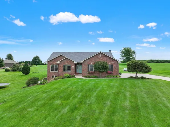 7460 Prairie View Ln, Dubuque, IA 52003