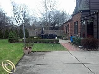 3rd image of 1446 Lochmoor Blvd