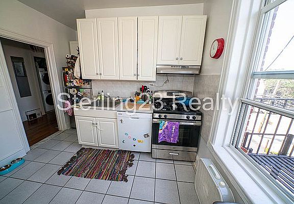 4th image of 2601 24th Ave APT 3