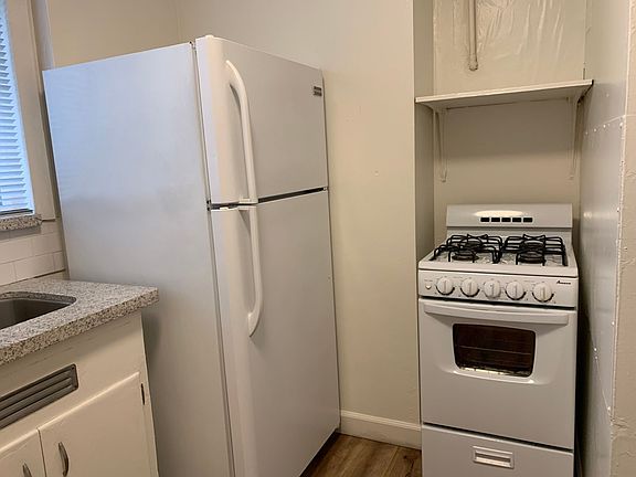 5th image of 440 N Fair Oaks Ave Unit 1