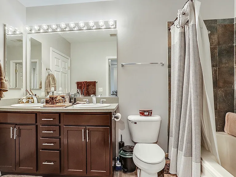 343 W Old Town Ct #700 — Photo 10