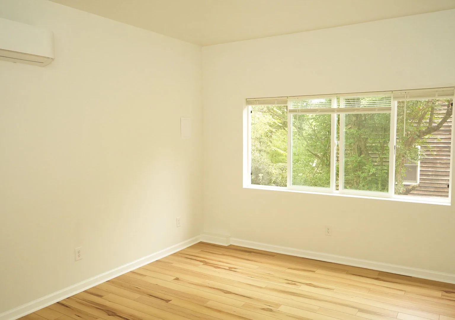 4 Rockbrook Dr — Photo 2