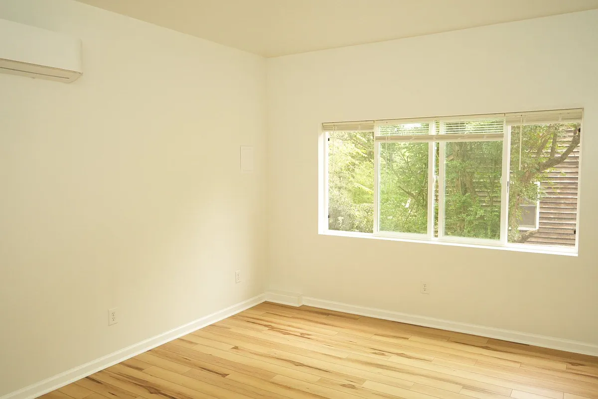 Building Photo - 4 Rockbrook Dr