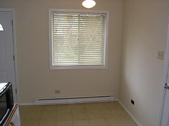 5th image of 1S255 Stratford Ln