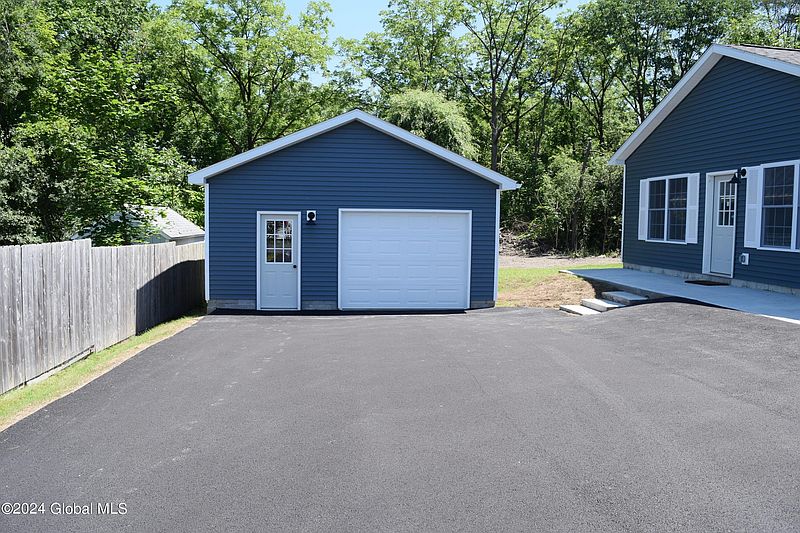 4th image of 9 Manistee Street